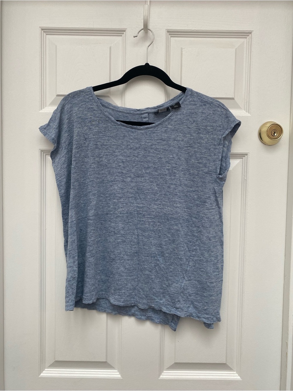 Tahari Heathered Light Blue Cap Short Sleeve Tee w Angled Back Buttons - Large